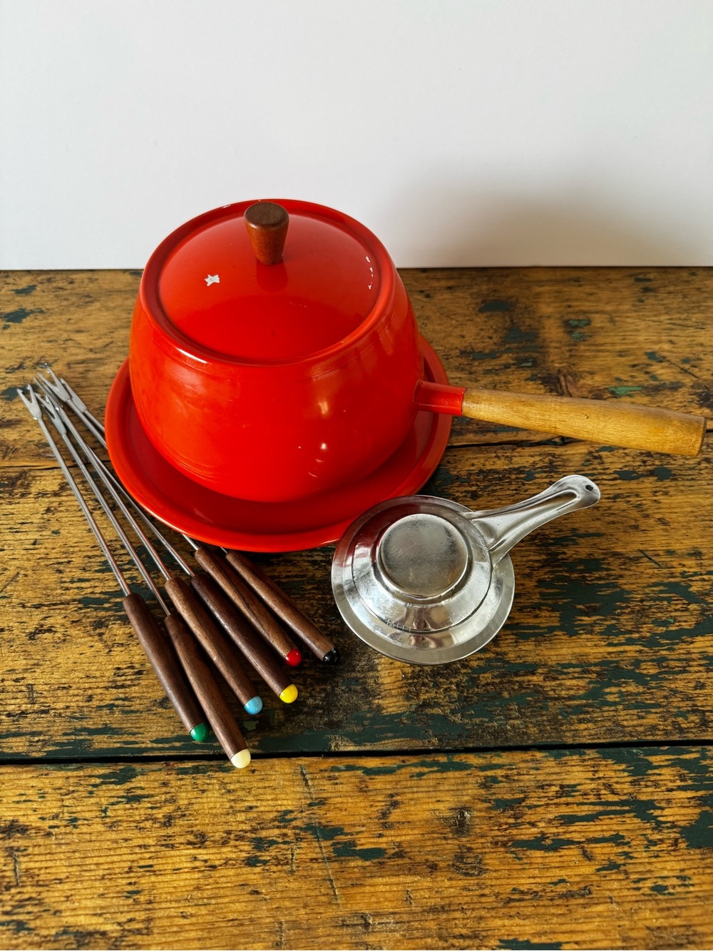 Orange Enamel Chocolate Fondue Pot with Wooden Handle - Brand Unspecified - Picture 13 of 14